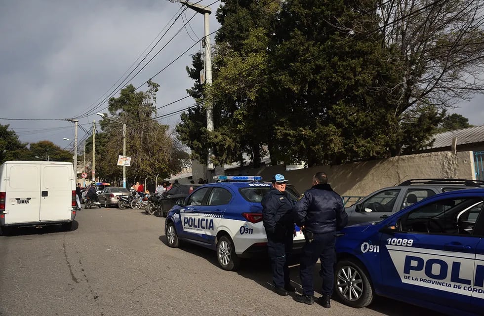 Padres denunciaron abusos en la escuela municipal Emilio Baquero Lazcano, de barrio Villa Urquiza, Córdoba.