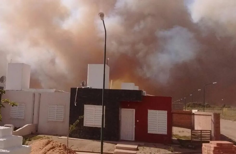 Incendios alertan a San Luis por el viento Zonda.