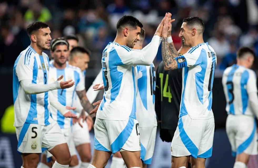 El festejo tras el primer gol de Argentina.