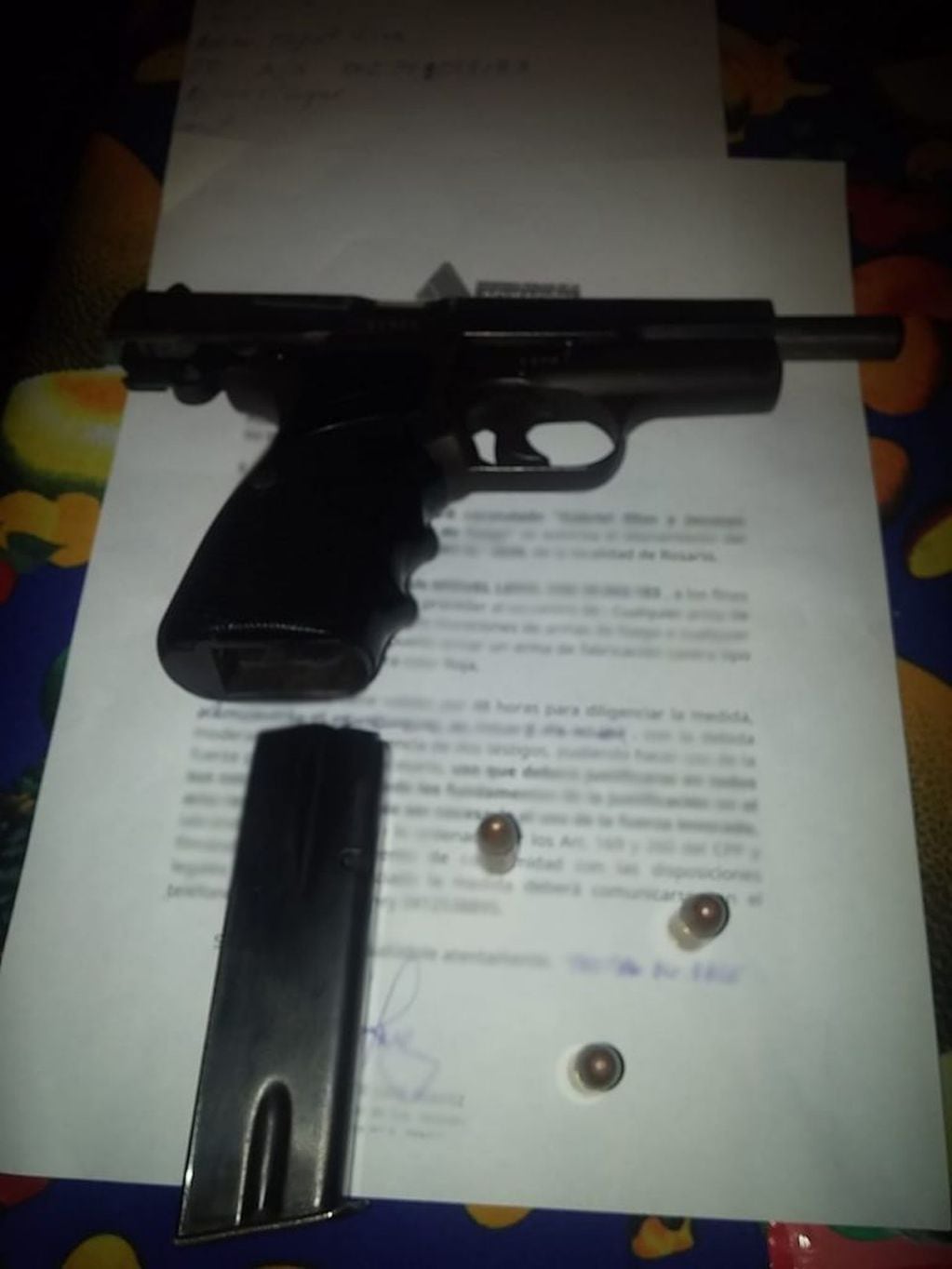 Cinco allanamientos, tres detenidos y un arma secuestradas en la zona sur de Rosario.