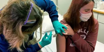 Vacunación en niños y adolescentes. VACUNAS. Argentina todavía no dispone de fórmulas para vacunar a menores de 18 años. (AP)
