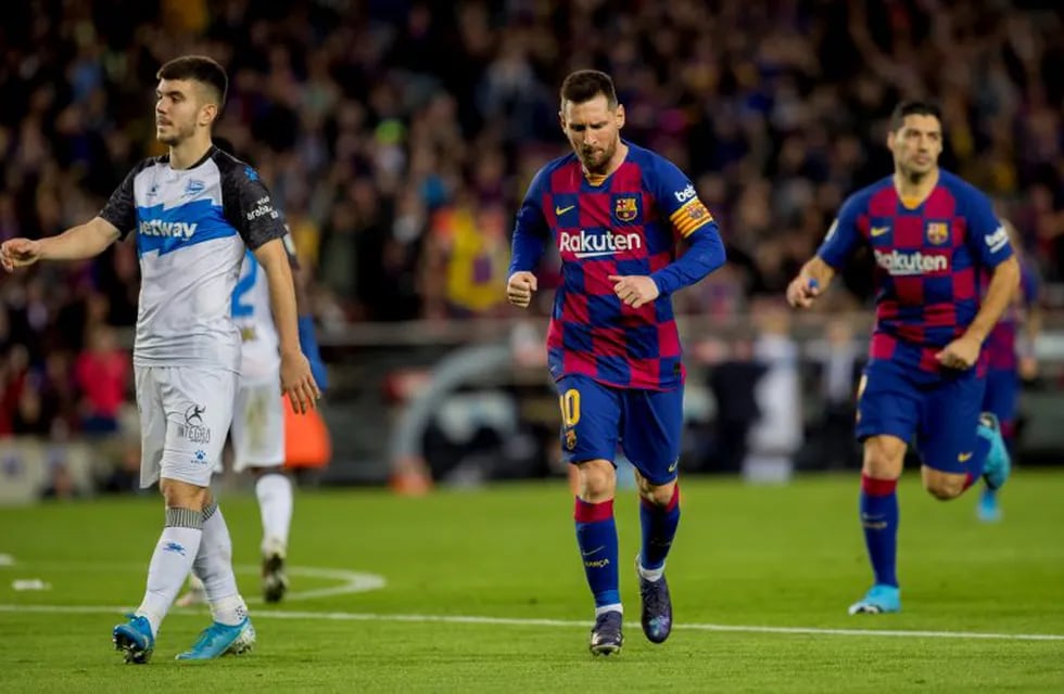 El padre de Messi habló acerca del supuesto interés del PSG (AP Photo/Joan Monfort)