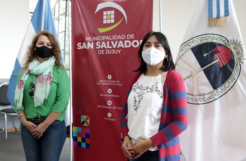 Viviana Gómez e Irma Ovejero, las funcionarias municipales que anunciaron la disertación para emprendedoras programada para el lunes próximo en el NIDO del parque Belgrano de Alto Comedero.