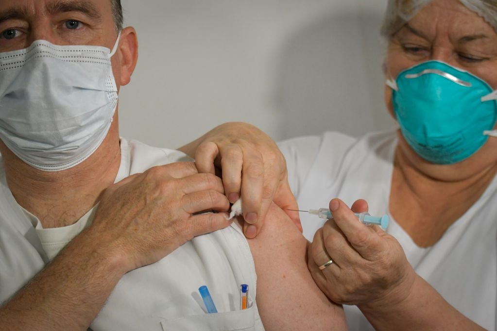 Gisel Videla (30) fue la primera enfermera en recibir la Vacuna Sputnik V (Foto: Orlando Pelichotti / Los Andes)