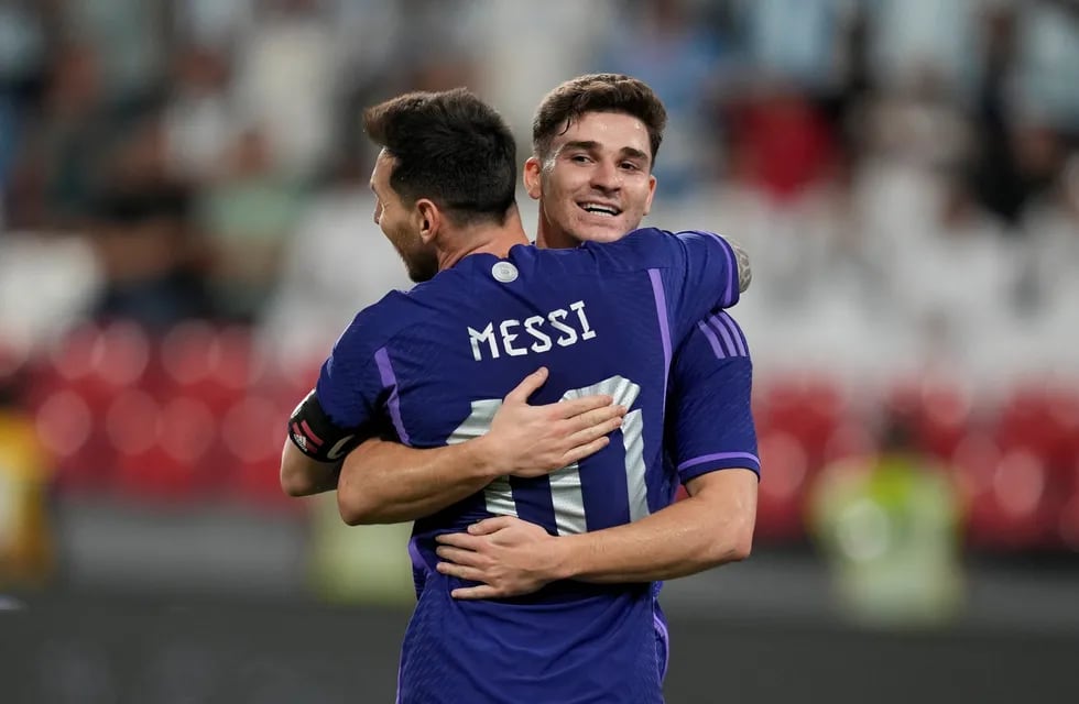 Julián Álvarez habló de su encuentro con Lionel Messi como capitán.(AP Photo/Kamran Jebreili).