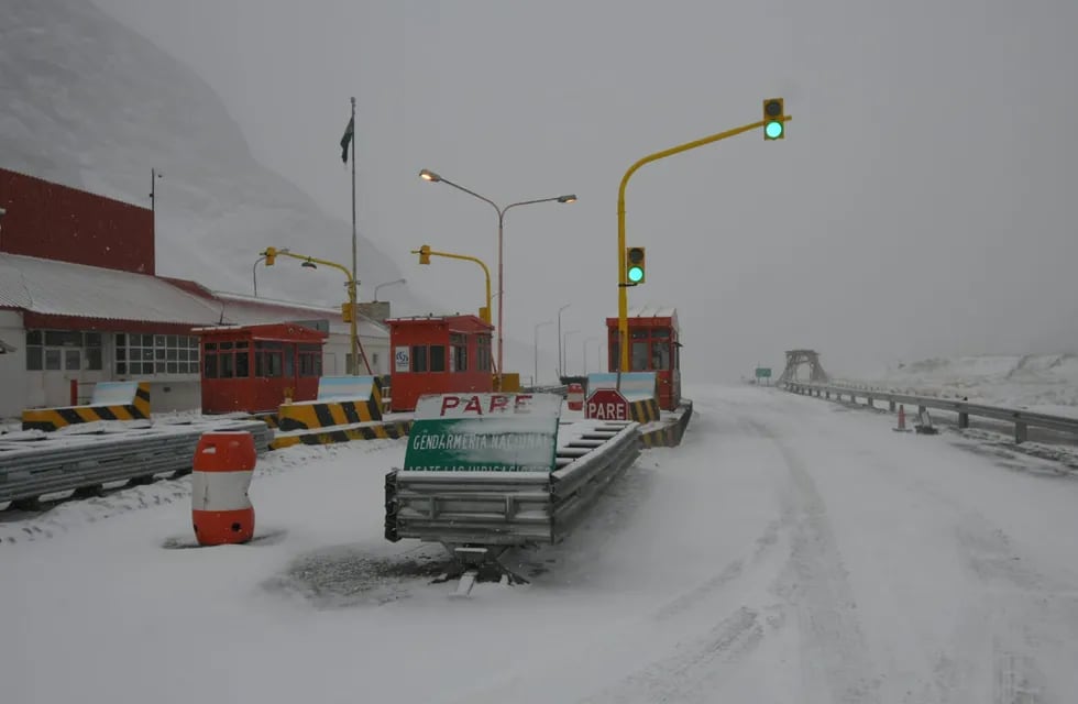 Continua el paso a Chile cerrado por las intensas nevadas