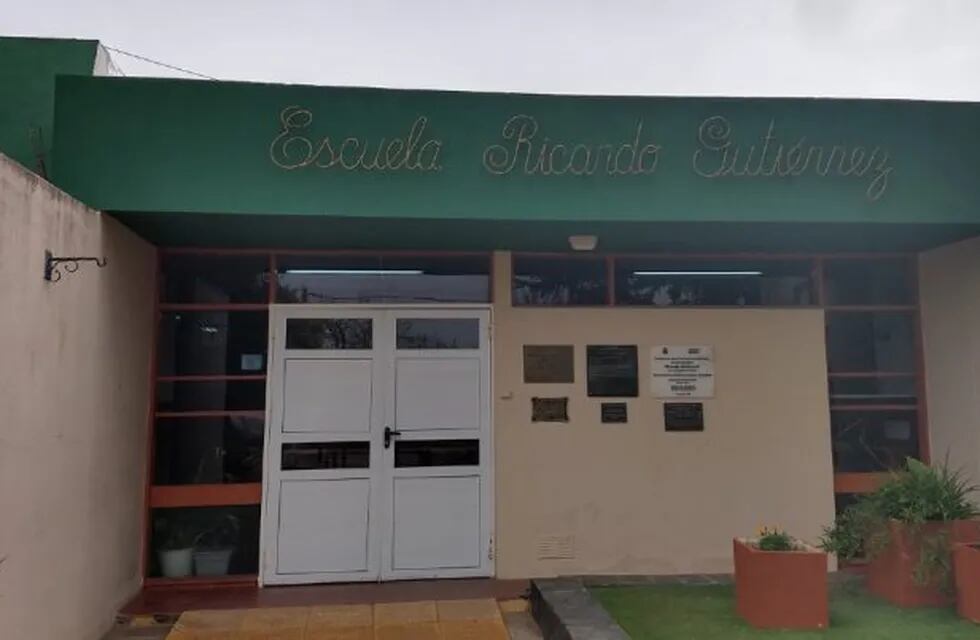 Escuela Gutiérrez, Elena