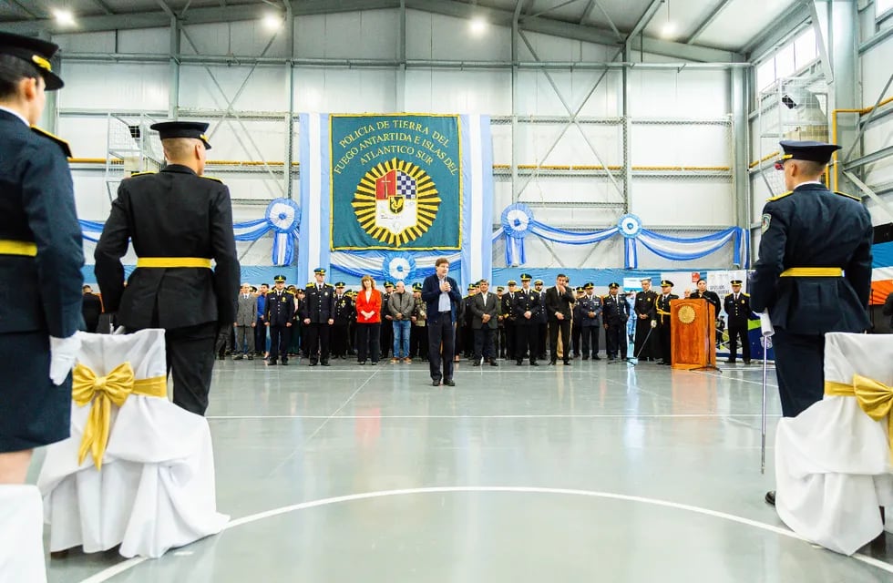 Tierra del Fuego: acto de egreso de oficiales y agentes de policía y del Servicio Penitenciario