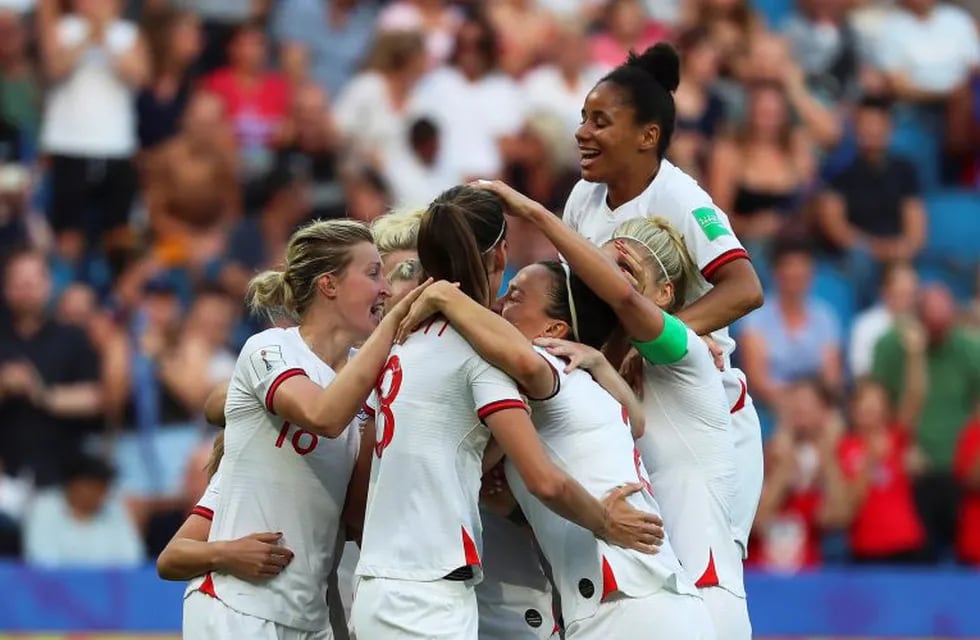 Wembley espera el partido femenino con más asistencia de la historia de Inglaterra. (EFE)