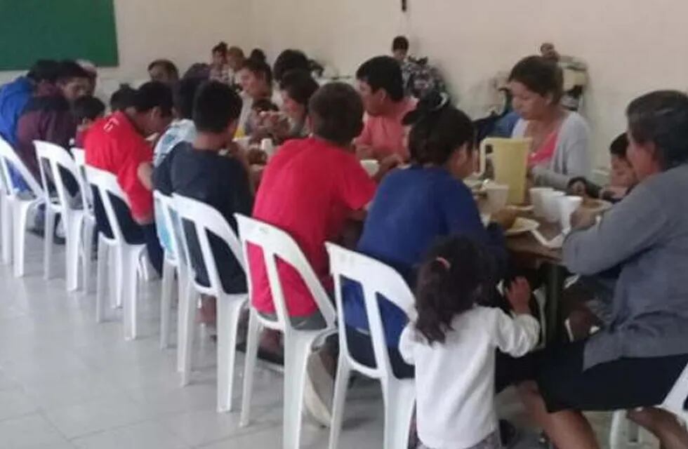 27 familias reciben asistencia en el centro de evacuados de Los Juríes.