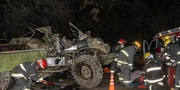 Tragedia en San Martín de los Andes: un camión del Ejército desbarrancó con 22 soldados a bordo