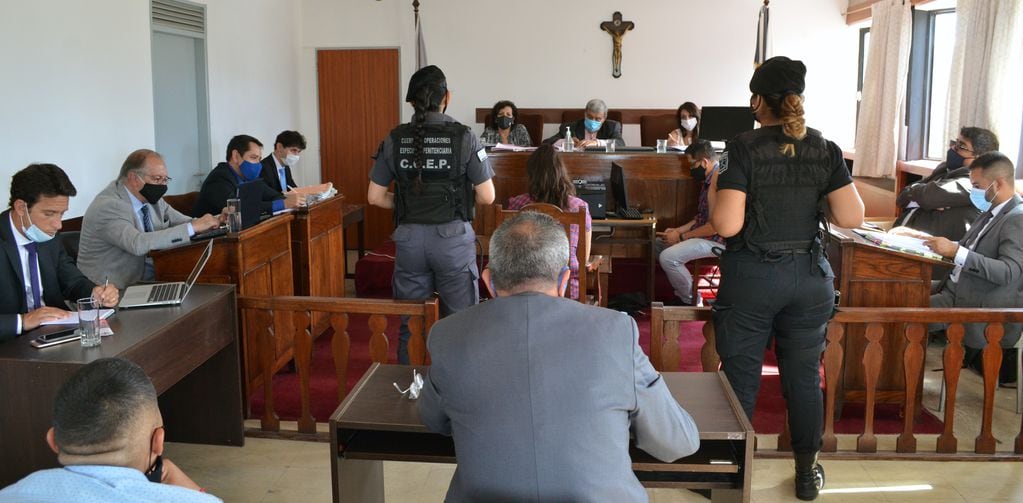 Los fiscales Sergio Marcelo Cuellar y Diego Cussel solicitaron la pena de prisión perpetua para la mujer enjuiciada.