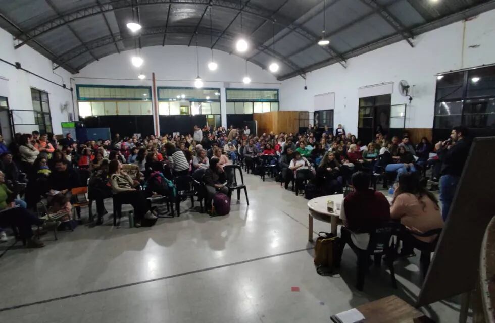 Amsafe puso en marcha las asambleas departamentales de docentes en Santa Fe para definir el plan de lucha.