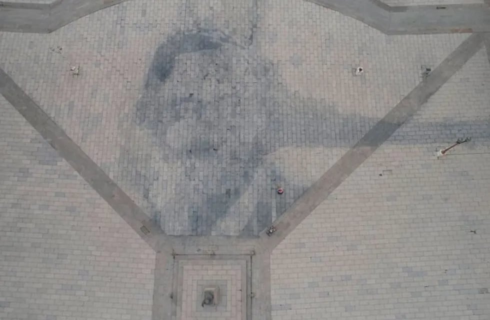El municipio restaurará el sector de la Rambla donde se pintó el retrato de Kirchner (web)