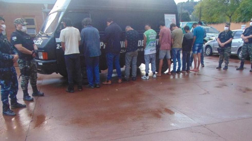 Contrabando en Puerto Piray: hay nueve detenidos y elementos incautados.