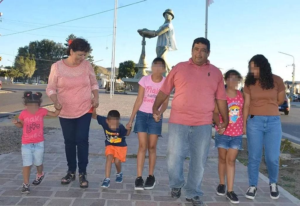 Familia de Santa Cruz y su historia de adopción.