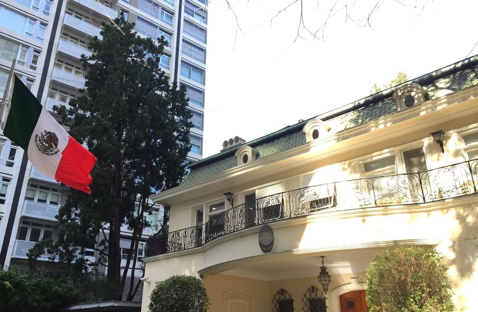 Una persona se atrincheró en la Embajada de México