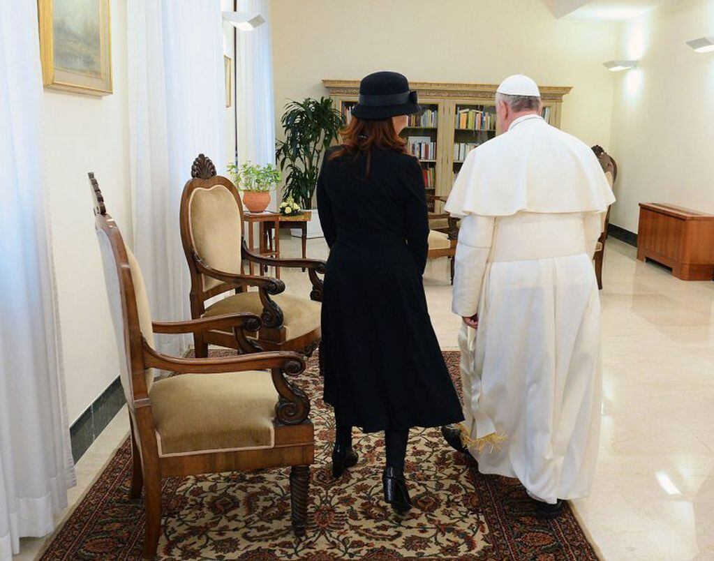 La entonces presidenta Cristina Kirchner durante su viaje al Vaticano, para visitar al papa Francisco. Crédito: AFP PHOTO/PRESIDENCIA.