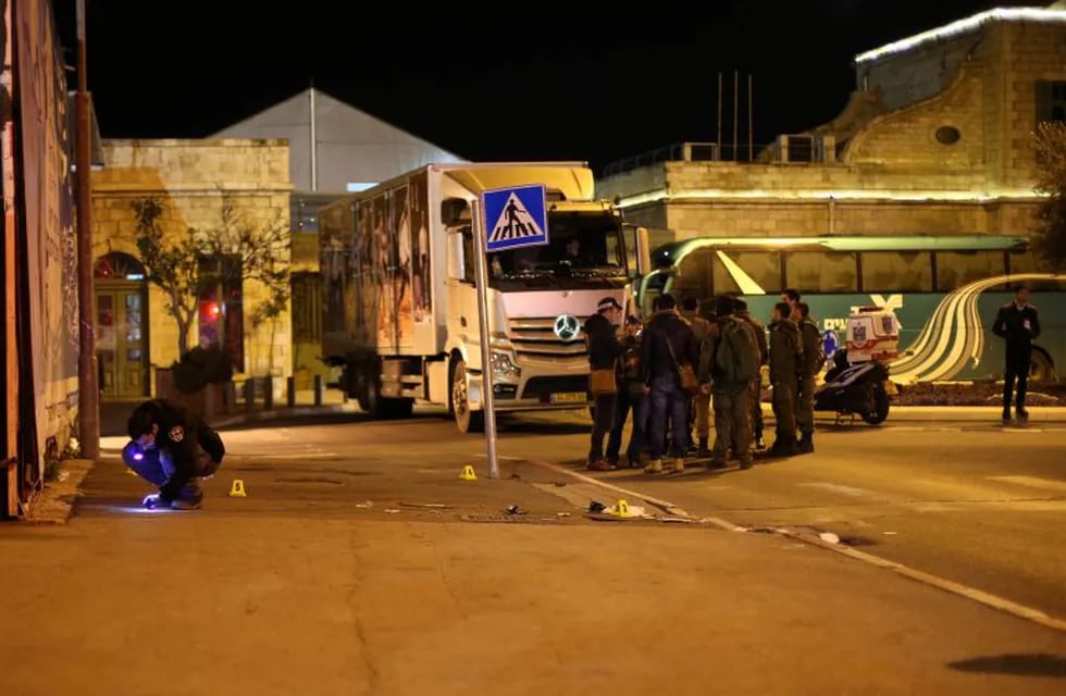 Un auto atropelló a 14 personas en Jesuralén y sospechan que se trató de un ataque terrorista (Foto: Oren Ben Hakoon/AFP)
