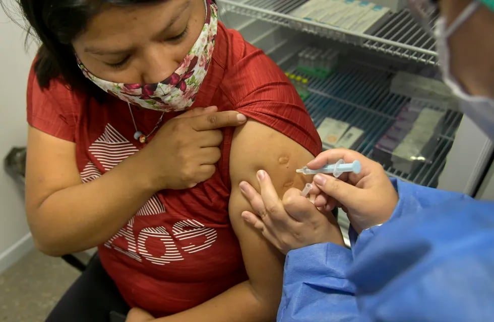 Personal de la salud del hospital Humberto Notti, se vacuna contra el Covid 19.