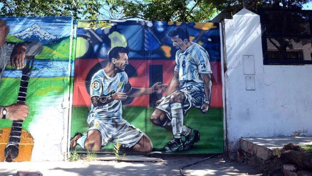 Uno de los murales del artista de Neuquén que le rinde homenaje a Messi.
