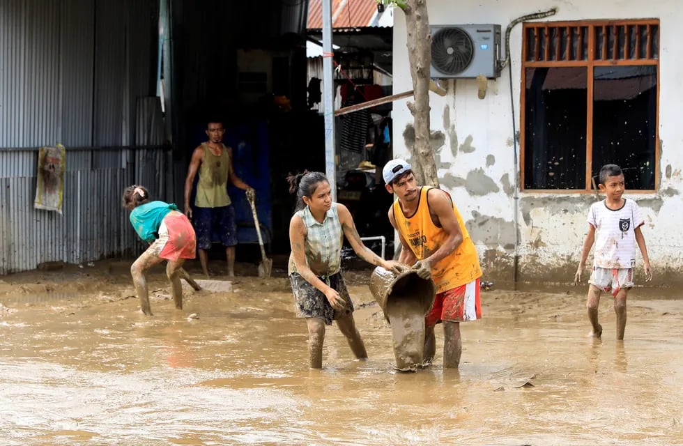 Al menos 95 muertos por las inundaciones en Indonesia y Timor Oriental. (EFE)