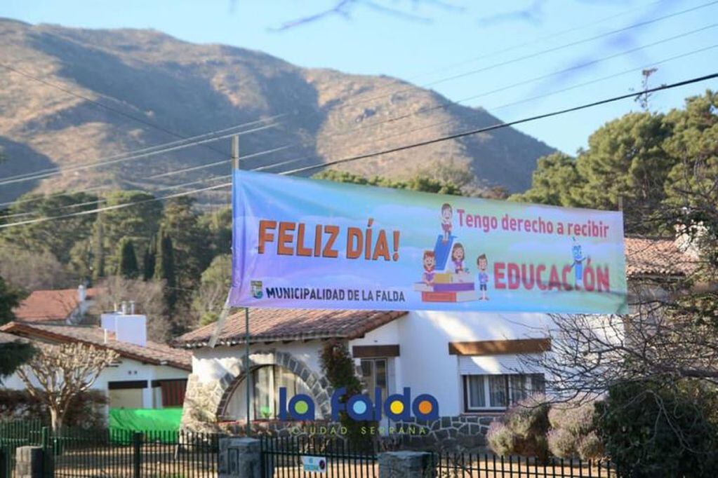 "Derecho a recibir educación". (Foto: Facebook / Municipalidad de La Falda).