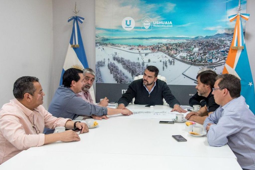 Reunión de Intendente de Ushuaia y gabinete