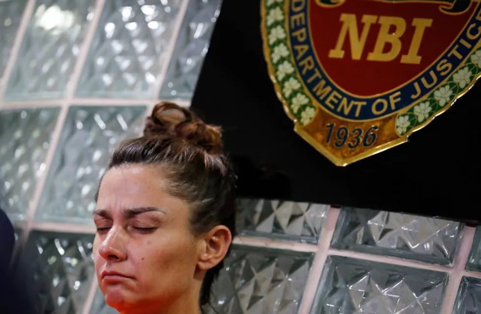 Manila (Philippines), 05/09/2019.- US national, Jennifer Erin Talbot reacts during a press conference at the National Bureau of Investigation (NBI) in Manila, Philippines, 05 September 2019. Talbot was apprehended at the airport a day earlier for attempting to take a six-day old baby out of the country without travel documents. According to reports, she was hiding the child in her carry-on luggage. (Filipinas) EFE/EPA/MARK R. CRISTINO