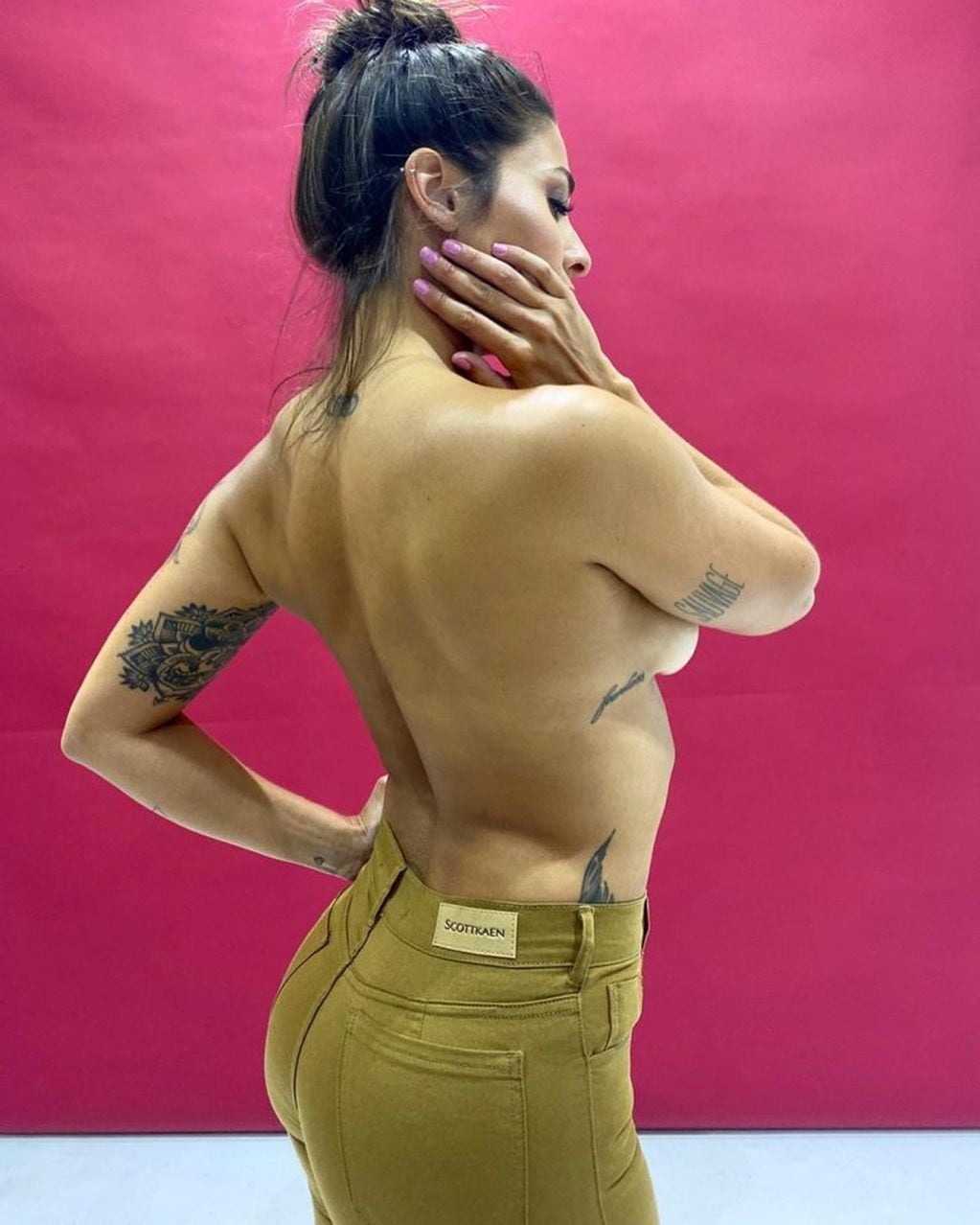 Ivana Nadal posó en topless con cara triste y preocupó a sus seguidores (Foto: Instagram/ @ivinadal)