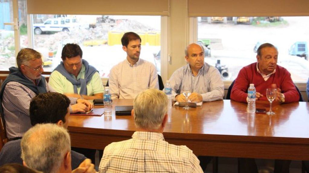 Carlos Sánchez se reunió con su gabinete ( foto: Prensa Municipal)