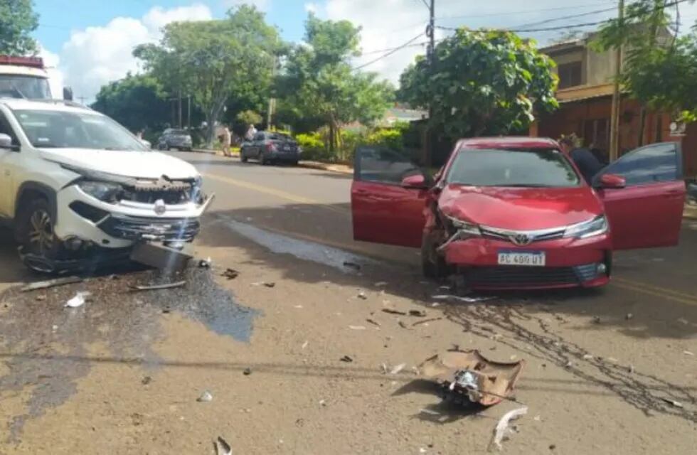 Accidente vial en Posadas dejó como saldo a una conductora hospitalizada.