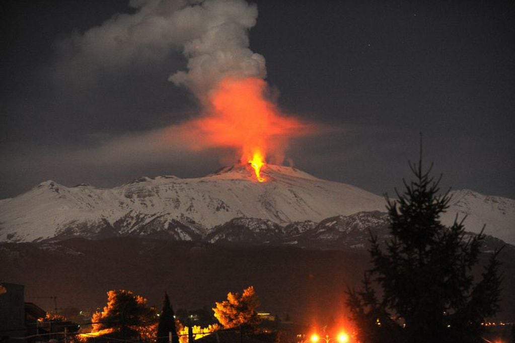 Una de las erupciones del volcán Etna, el 9 de febrero de 2012 (AP)