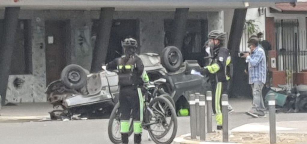 Efectivos del cuerpo de "bicipolicías" llegaron al lugar del siniestro y dieron aviso a las unidades de emergencia.