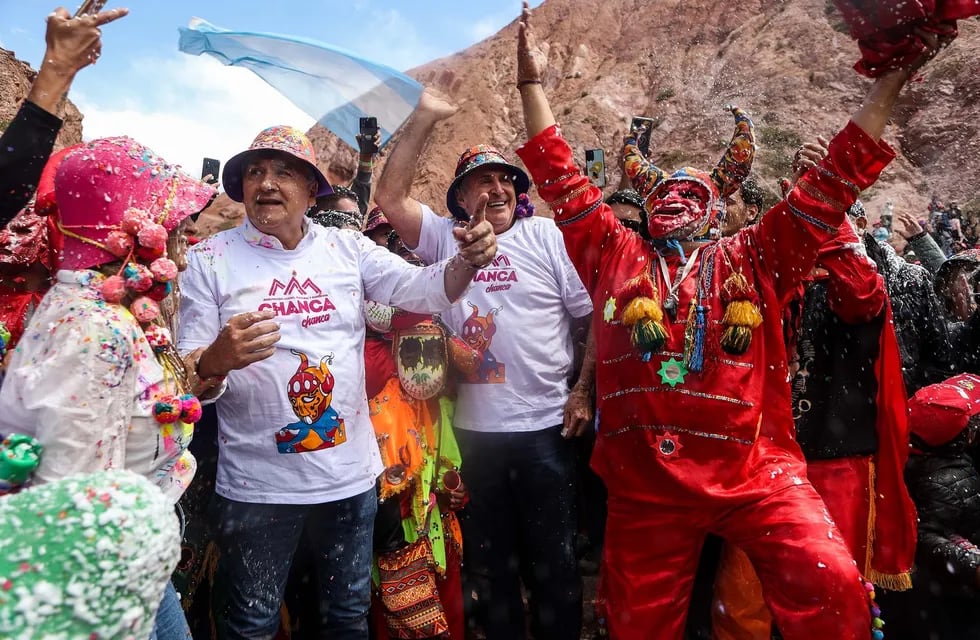 Totalmente integrado a los festejos del carnaval purmamarqueño se vio al embajador Stanley, acompañado por el gobernador Morales.