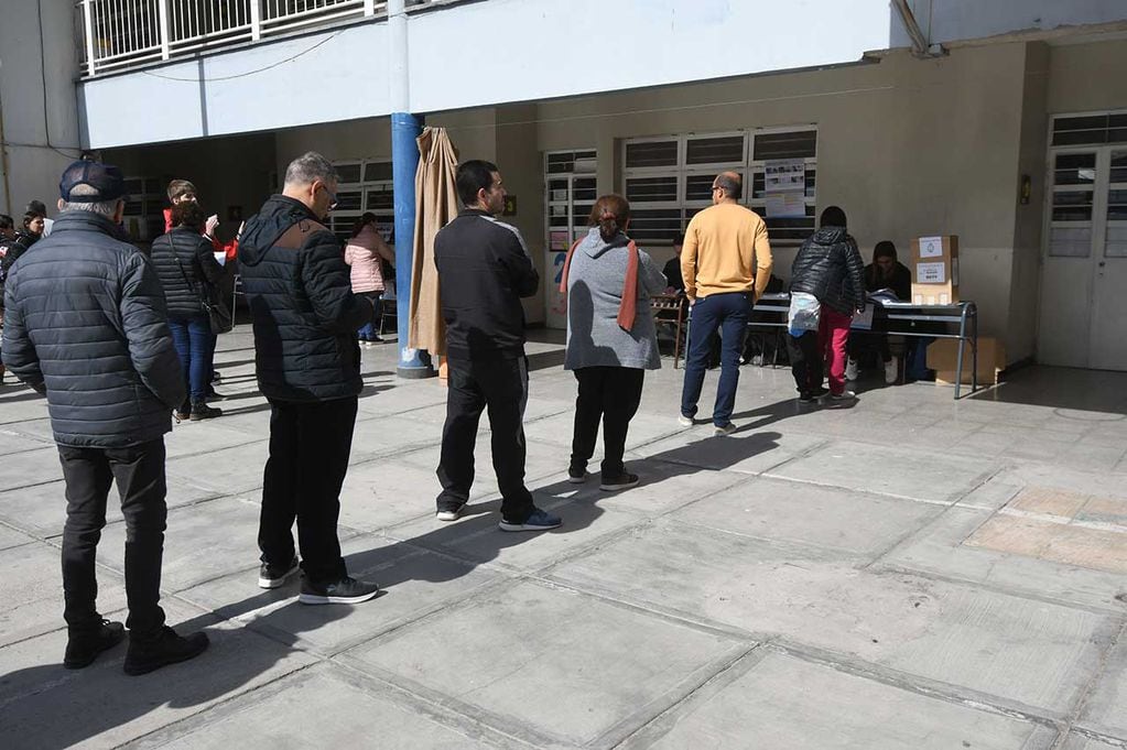 Elecciones PASO presidenciales 2023 en la provincia de Mendoza.
Escuela Adolfo Pérez Esquivel de Capital
  Foto: José Gutierrez / Los Andes 