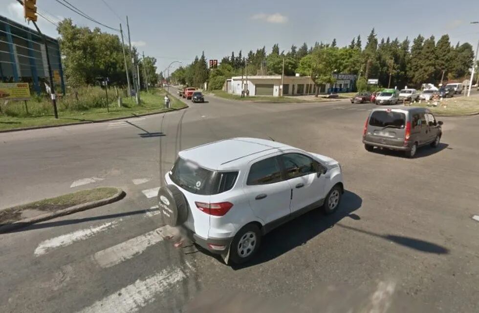 El accidente ocurrió este jueves en Presidente Perón y avenida de Las Palmeras. (Street View)