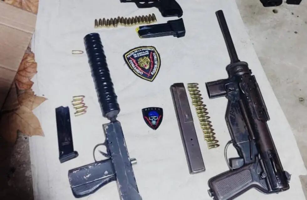 Las armas secuestradas estaban dentro de una mochila marca Cecchini en un patio de Hungría y Ayacucho.