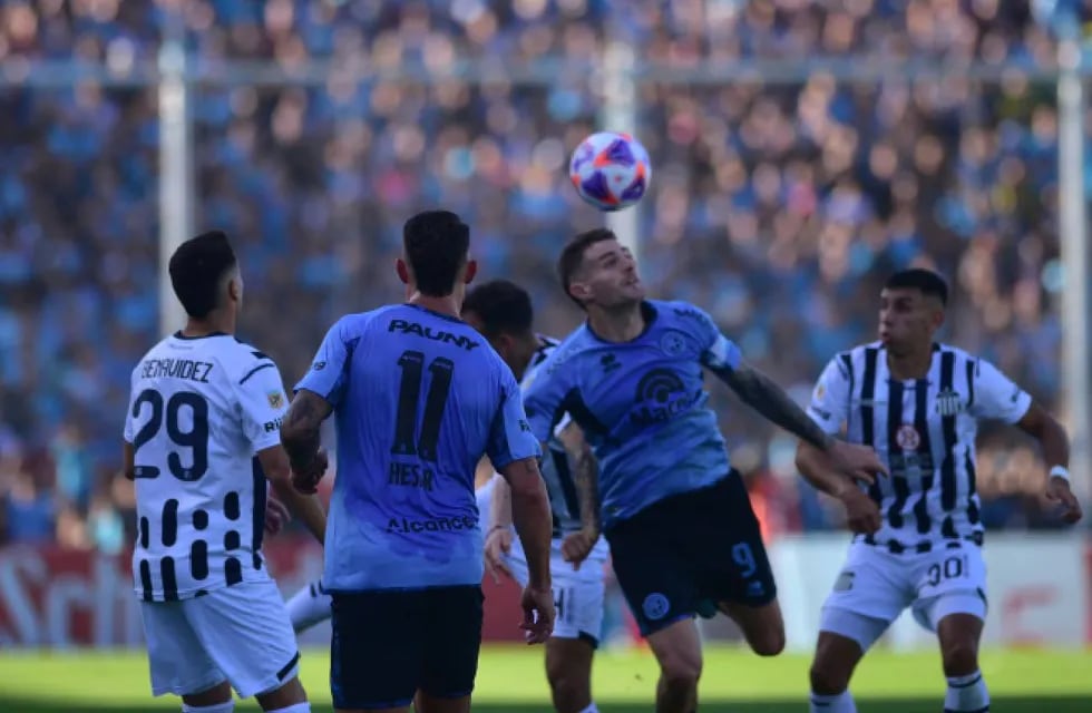 Belgrano y Talleres, en un entretenido clásico cordobés en el Gigante de Alberdi. (Ramiro Pereyra / La Voz)