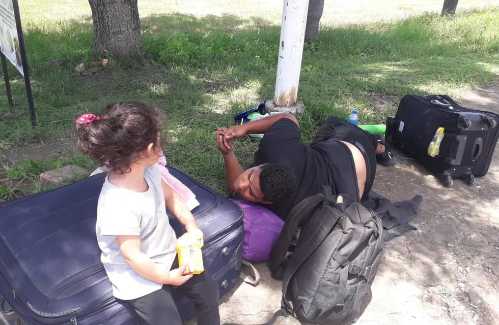Hay familias varadas en Puerto Eva Perón, límite del Chaco con Formosa