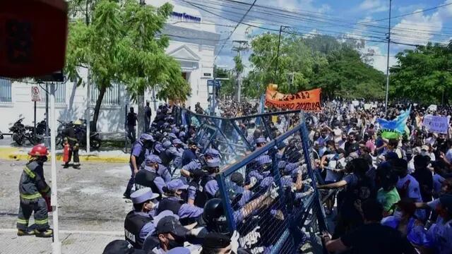 Represión policial en Formosa en contra de manifestantes tras la vuelta a Fase 1