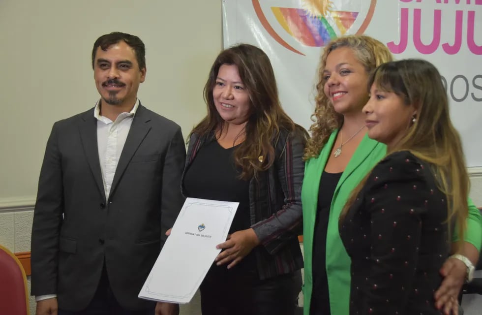 La Cámara de Diputados de Jujuy entregó a autoridades de la SAC Regional Jujuy una copia de la resolución que declara "de Interés Legislativo" las Jornadas de Cardiología 2024.
