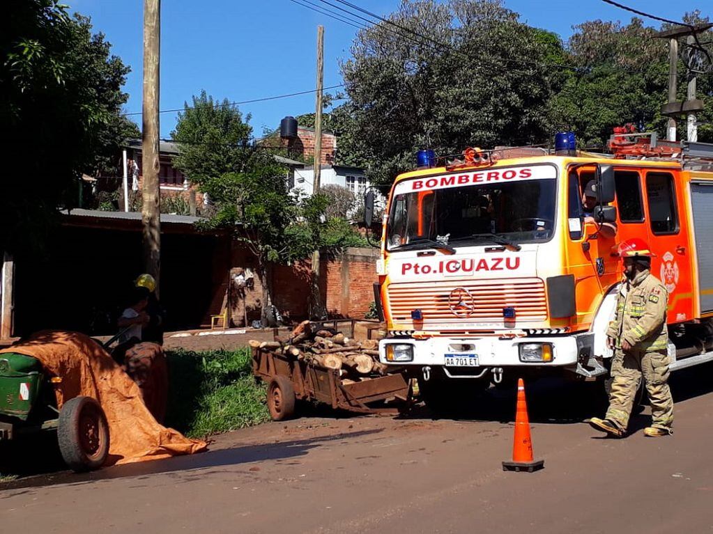 Puerto Iguazú: esta mañana volcó un camión