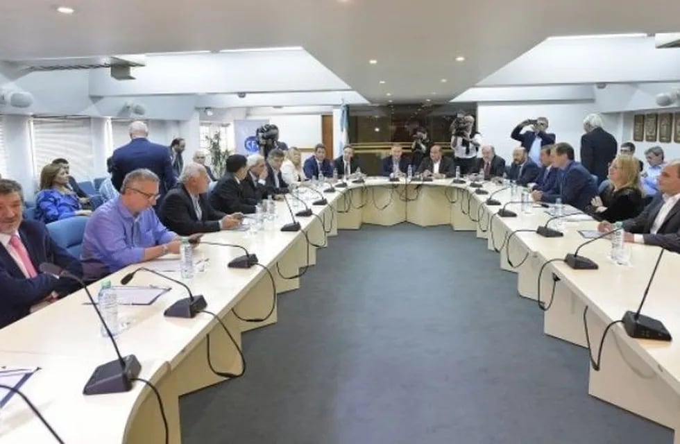Reunión de gobernadores contra propuesta de Vidal
