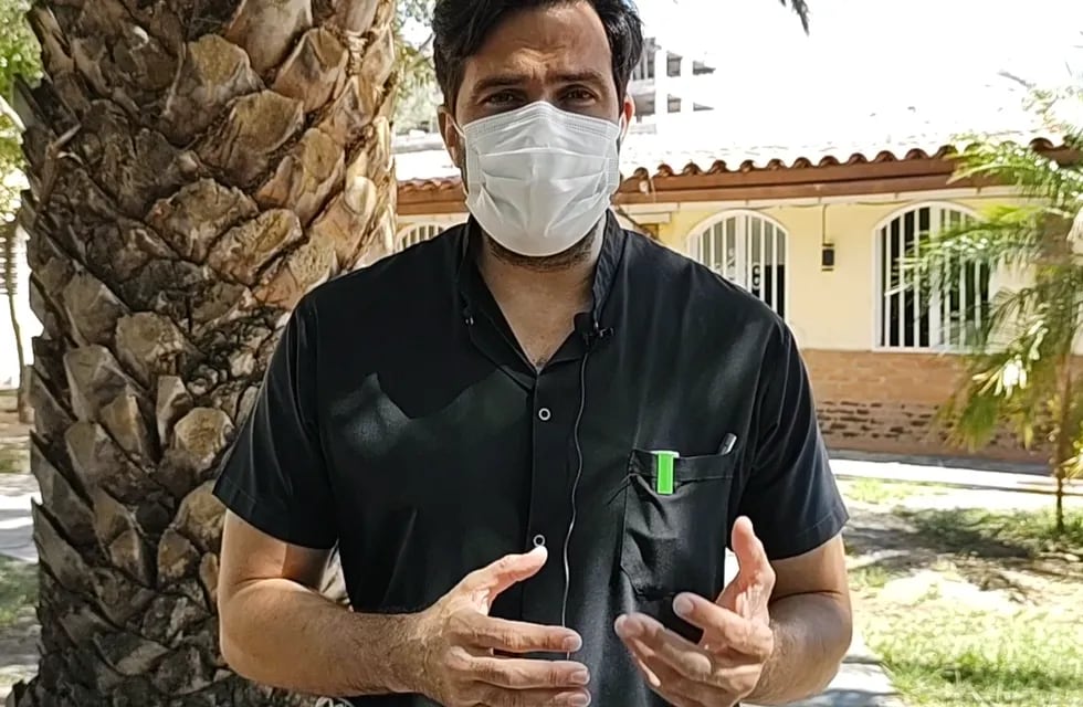 Médico infectólogo Alejandro Santillán Iturres.