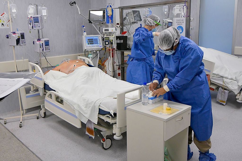 Más de la mitad de los pacientes con COVID que llegan a terapia intensiva mueren en el hospital, según el informe publicado en The Lancet.