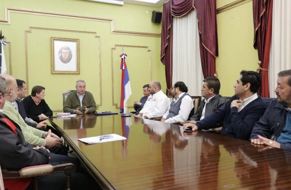 Reunión entre el gobernador de Misiones y los empresarios encargados de las distribuciones de garrafas.