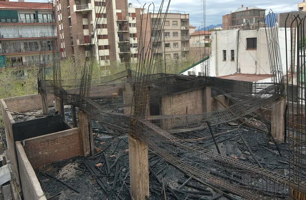 Incendio en un edificio de avenida Colón al 423 de la Ciudad de Mendoza.