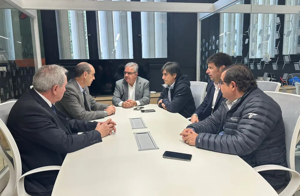 El gobernador Raúl Jalil se reunió con el country manager de Glencore Cobre Argentina, Juan Donicelli, y el presidente de YMAD, Juan Limodio.