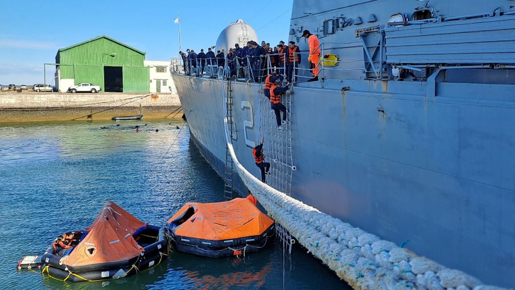 Puerto Belgrano: aspirantes navales de primer año realizan instrucción en la ESSA